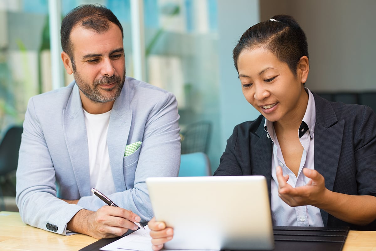 A business valuation appraiser versed in mutiple industries woriking with a client